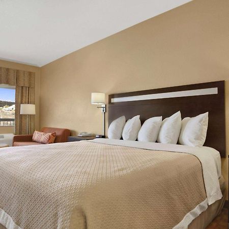 Days Inn By Wyndham Globe Eksteriør bilde